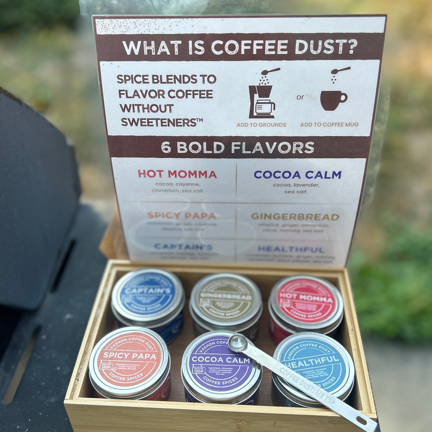 6 tins (120 servings each), spoon and laminated card for coffee shops